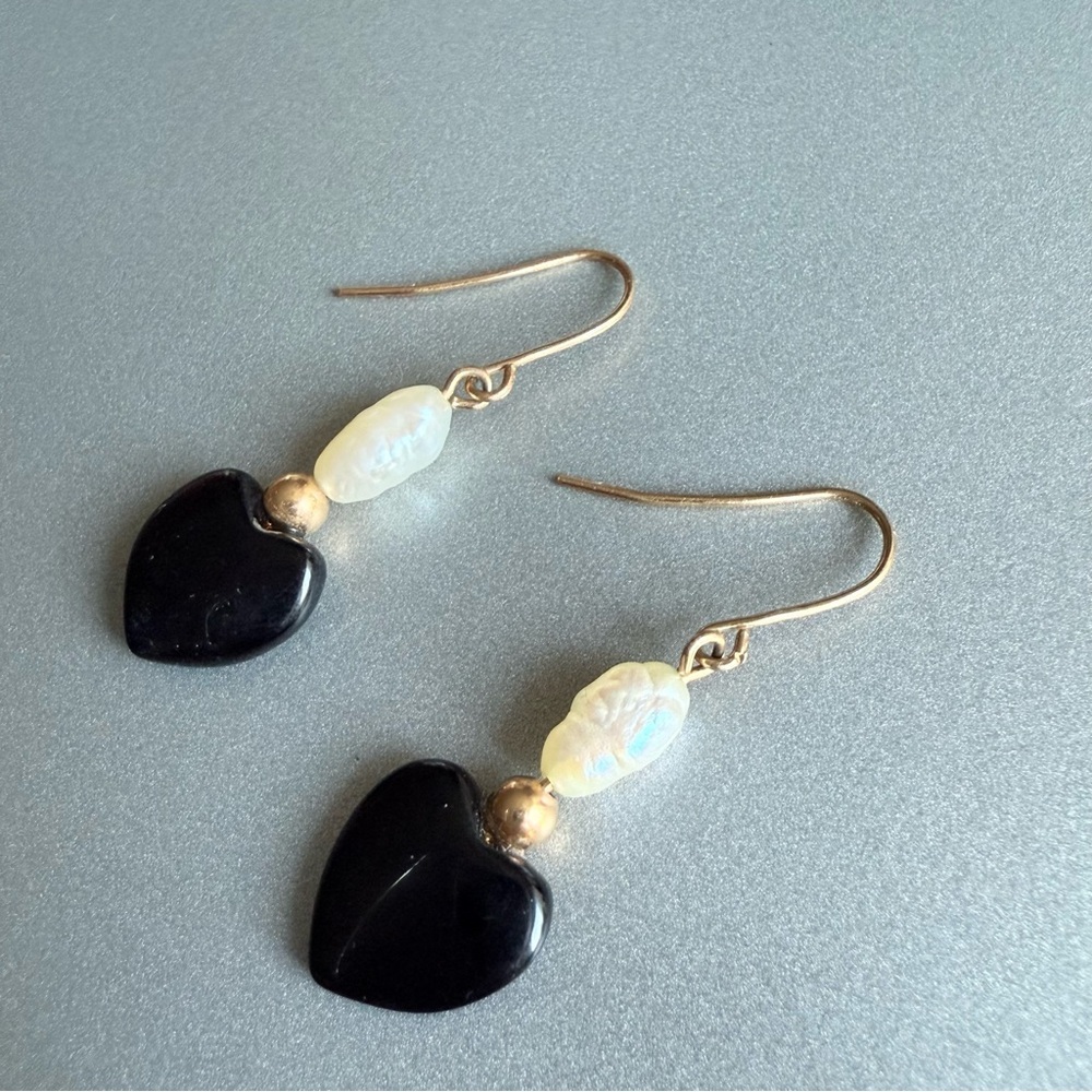 Vintage 14k Gold Onyx Heart And Freshwater Pearl Dangle Hook Earrings - Picture 2 of 7
